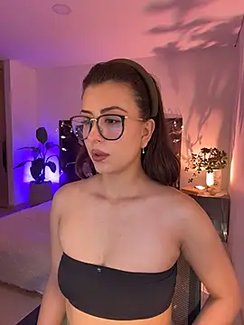 EmaSaenz online show from February 2026 10:51:02 PM