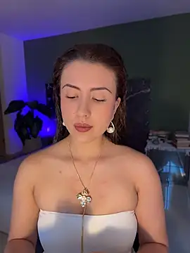 EmaSaenz online show from May 2026 10:47:02 PM