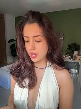 EmaSaenz online show from July 2026 10:00:02 PM
