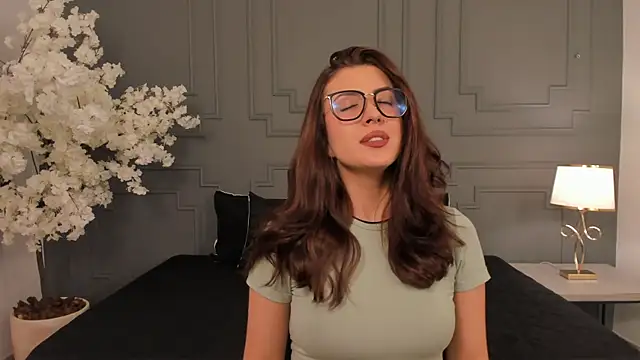 EmaSaenz online show from May 2026 10:49:02 PM