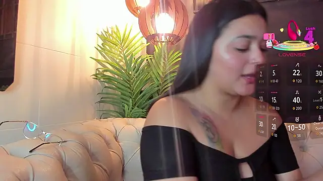 Snapshot of alina_stark chatting on February 2026 04:01:01 AM alina stark online show from February 2026 04:01:01 AM