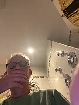 Frank22xx online show from October 2025 08:42:01 PM