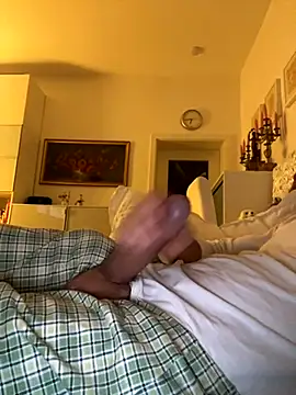 Frank22xx online show from November 2025 05:45:02 PM