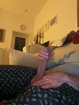 Frank22xx online show from November 2025 08:24:02 PM