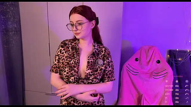 Snapshot of RozieRose chatting on September 2025 03:38:02 AM RozieRose online show from September 2025 03:38:02 AM