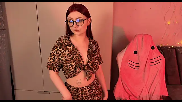 Snapshot of RozieRose chatting on October 2025 04:57:02 AM RozieRose online show from October 2025 04:57:02 AM