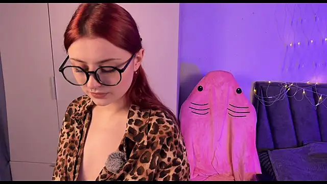 Snapshot of RozieRose chatting on October 2025 04:47:01 AM RozieRose online show from October 2025 04:47:01 AM