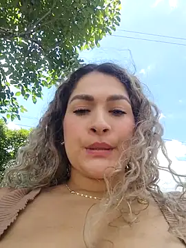 Sara smiiith211 online show from April 2026 06:11:02 PM