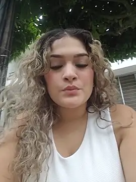 Sara smiiith211 online show from May 2026 10:25:02 PM