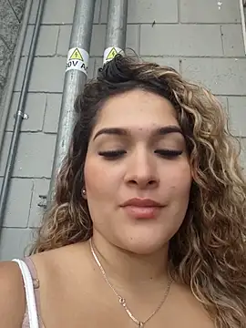 Sara smiiith211 online show from October 2025 06:08:01 PM