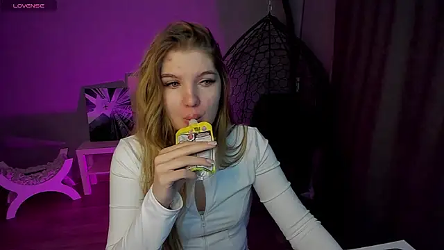 lily williamss online show from February 2026 12:44:01 AM