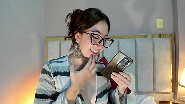 Emilywatsonn online show from November 2025 12:20:01 AM