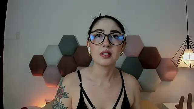 Emilywatsonn online show from April 2026 12:24:01 AM