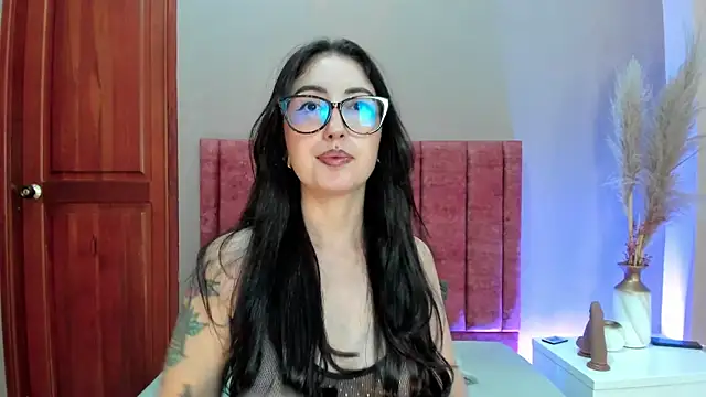 Emilywatsonn online show from April 2026 12:26:02 AM