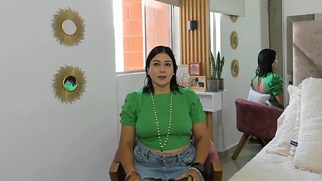 EmilyPeytonn online show from November 2025 01:10:02 PM