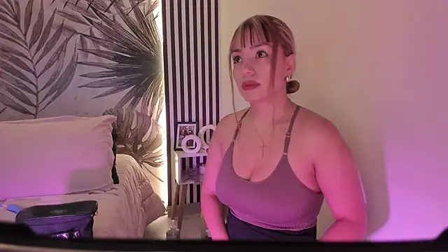 Snapshot of Samaantha-White chatting on April 2026 11:25:02 AM Samaantha-White online show from April 2026 11:25:02 AM