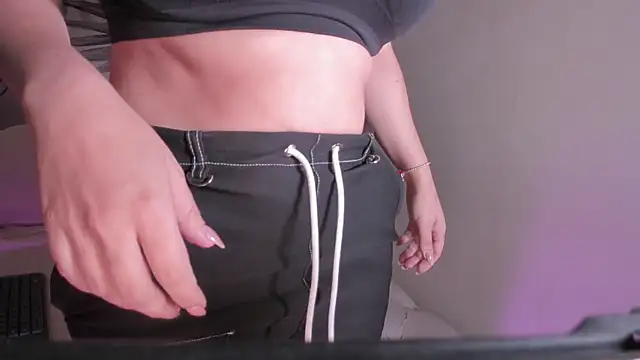 Snapshot of Samaantha-White chatting on April 2026 11:38:02 AM Samaantha-White online show from April 2026 11:38:02 AM