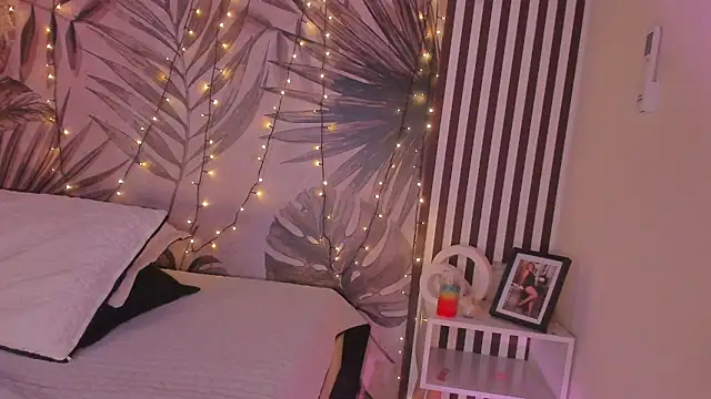 Samaantha-White online show from December 2025 11:23:02 AM