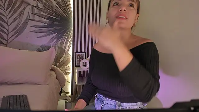 Snapshot of Samaantha-White chatting on March 2026 11:29:02 AM Samaantha-White online show from March 2026 11:29:02 AM