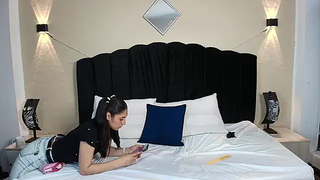 Ambarross online show from October 2025 08:10:01 PM