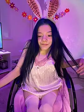 MiniSophiaa online show from April 2026 08:32:01 AM