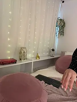 Snapshot of Amelia_Rouse chatting on June 2026 08:47:01 PM Amelia Rouse online show from June 2026 08:47:01 PM