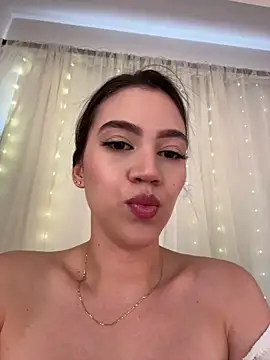 Snapshot of Amelia_Rouse chatting on May 2026 08:07:01 PM Amelia Rouse online show from May 2026 08:07:01 PM