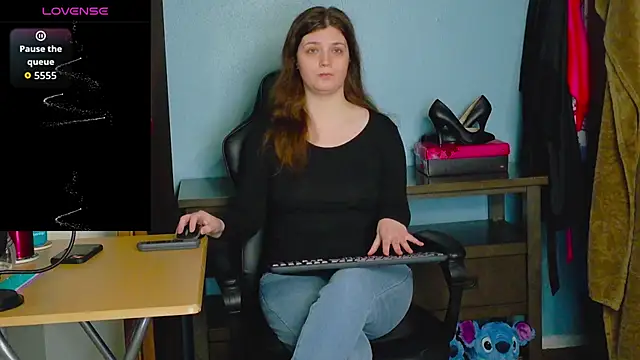 TreeJeanne online show from December 2025 02:43:02 PM