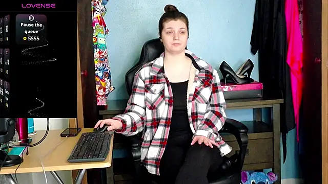 TreeJeanne online show from December 2025 03:47:01 PM