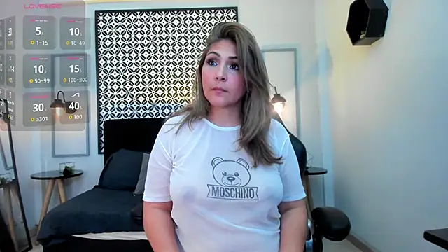 Snapshot of Melanie_silver_ chatting on November 2025 08:58:01 PM Melanie silver online show from November 2025 08:58:01 PM