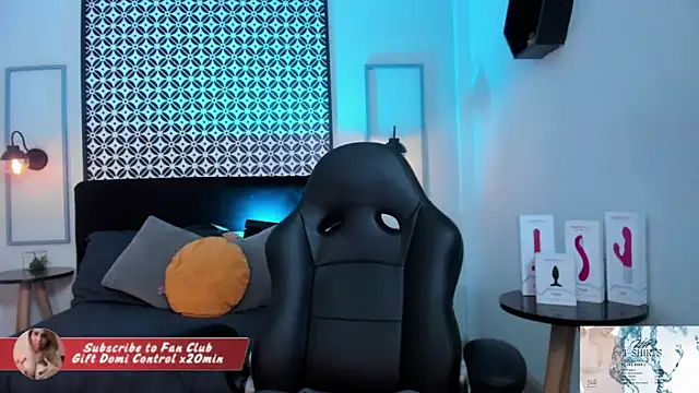 Snapshot of Melanie_silver_ chatting on November 2025 10:21:02 PM Melanie silver online show from November 2025 10:21:02 PM