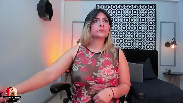 Snapshot of Melanie_silver_ chatting on October 2025 09:58:02 PM Melanie silver online show from October 2025 09:58:02 PM