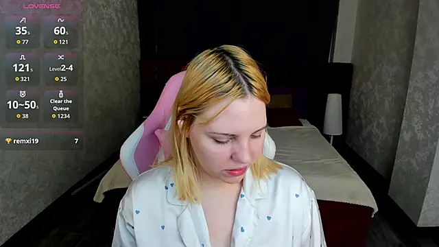 Snapshot of Stacy_Luv chatting on November 2025 09:10:01 AM Stacy Luv online show from November 2025 09:10:01 AM