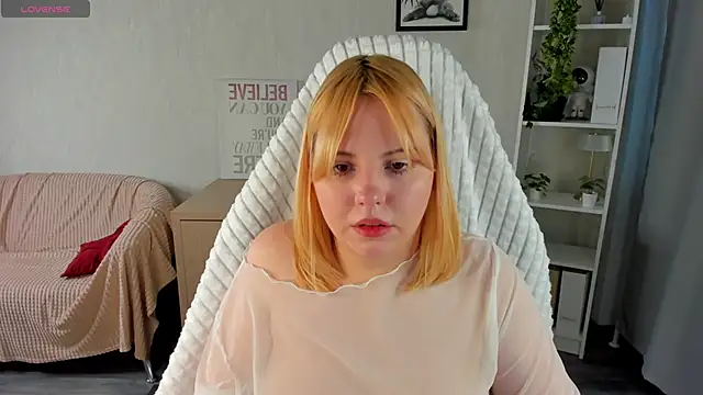 Snapshot of Stacy_Luv chatting on November 2025 09:09:01 AM Stacy Luv online show from November 2025 09:09:01 AM