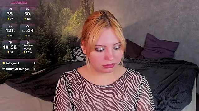 Snapshot of Stacy_Luv chatting on November 2025 09:09:02 AM Stacy Luv online show from November 2025 09:09:02 AM