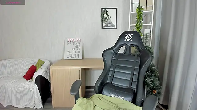 Snapshot of Stacy_Luv chatting on December 2025 09:04:02 AM Stacy Luv online show from December 2025 09:04:02 AM