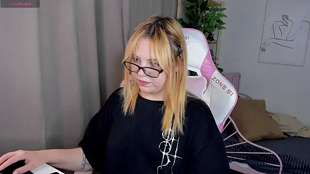 Stacy Luv online show from October 2025 01:18:01 AM