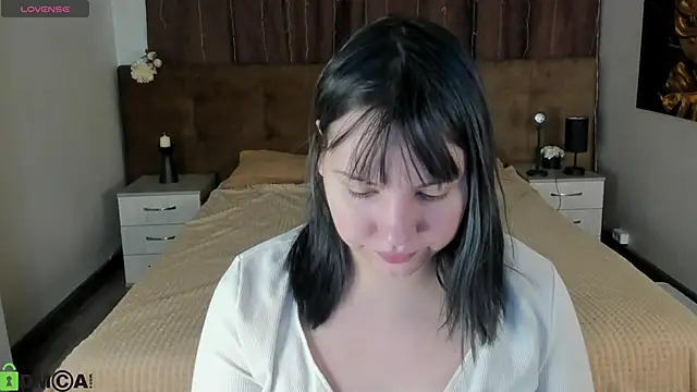 Snapshot of Stacy_Luv chatting on February 2026 08:33:02 AM Stacy Luv online show from February 2026 08:33:02 AM