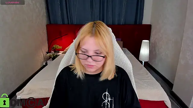 Snapshot of Stacy_Luv chatting on November 2025 09:02:01 AM Stacy Luv online show from November 2025 09:02:01 AM