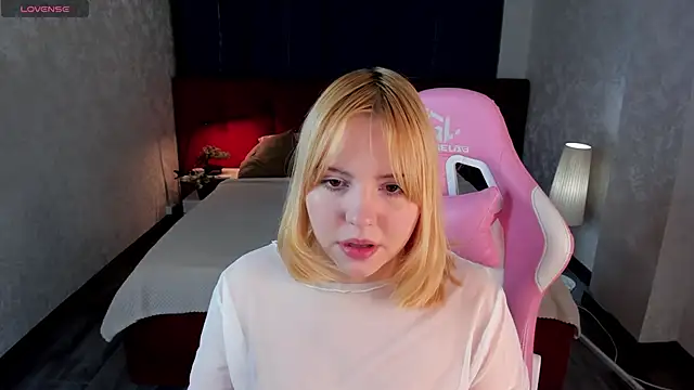 Snapshot of Stacy_Luv chatting on November 2025 09:13:01 AM Stacy Luv online show from November 2025 09:13:01 AM