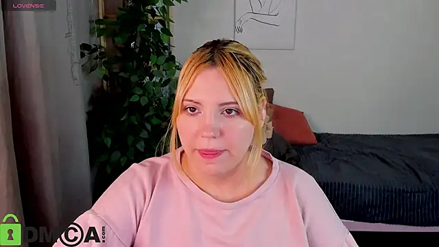 Snapshot of Stacy_Luv chatting on December 2025 09:08:02 AM Stacy Luv online show from December 2025 09:08:02 AM