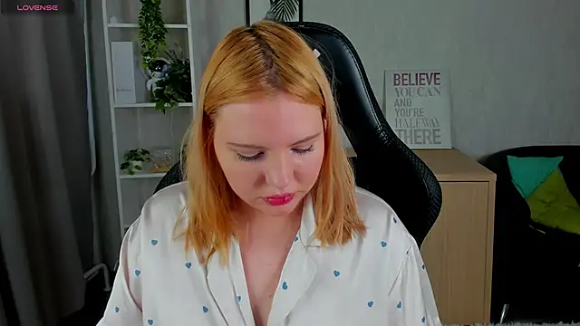 Snapshot of Stacy_Luv chatting on February 2026 09:20:01 AM Stacy Luv online show from February 2026 09:20:01 AM