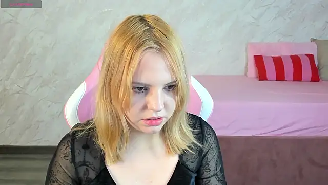 Snapshot of Stacy_Luv chatting on February 2026 08:44:02 AM Stacy Luv online show from February 2026 08:44:02 AM