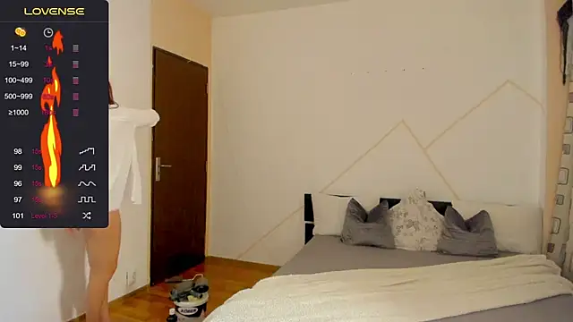 EvaWhisper online show from March 2025 08:57:01 AM