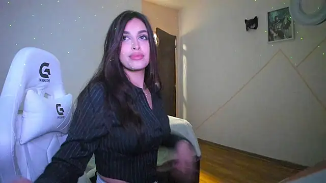 EvaWhisper online show from December 2024 08:55:01 PM