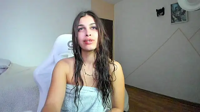 EvaWhisper online show from December 2024 06:22:02 AM