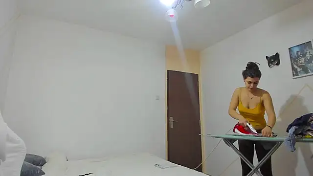 EvaWhisper online show from February 2025 09:07:01 AM