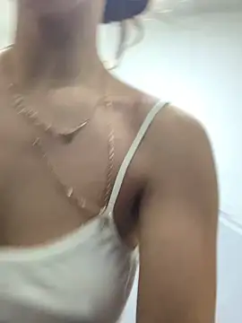 EvaWhisper online show from February 2025 03:26:01 PM