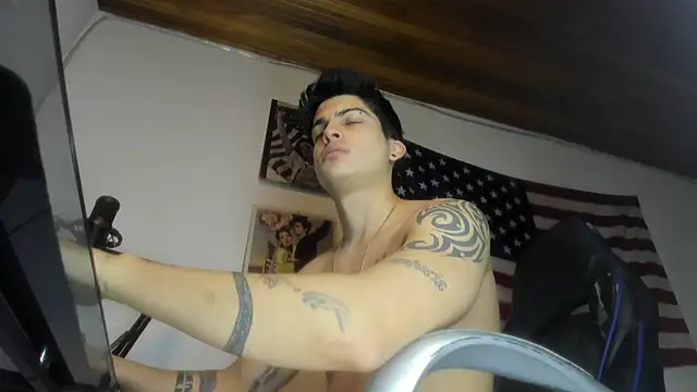 Snapshot of charlie_hotxxx chatting on January 2026 11:58:02 PM charlie hotxxx online show from January 2026 11:58:02 PM