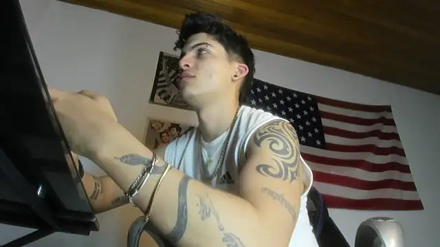 Snapshot of charlie_hotxxx chatting on November 2025 03:32:02 AM charlie hotxxx online show from November 2025 03:32:02 AM